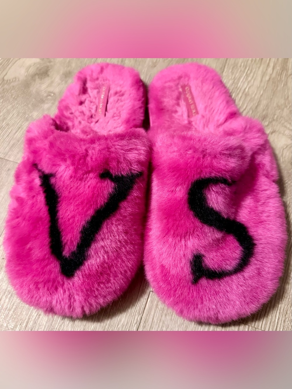 Victoria's Secret VS Soft Plush Closed Toe Faux Fur Slippers Bright Pink M